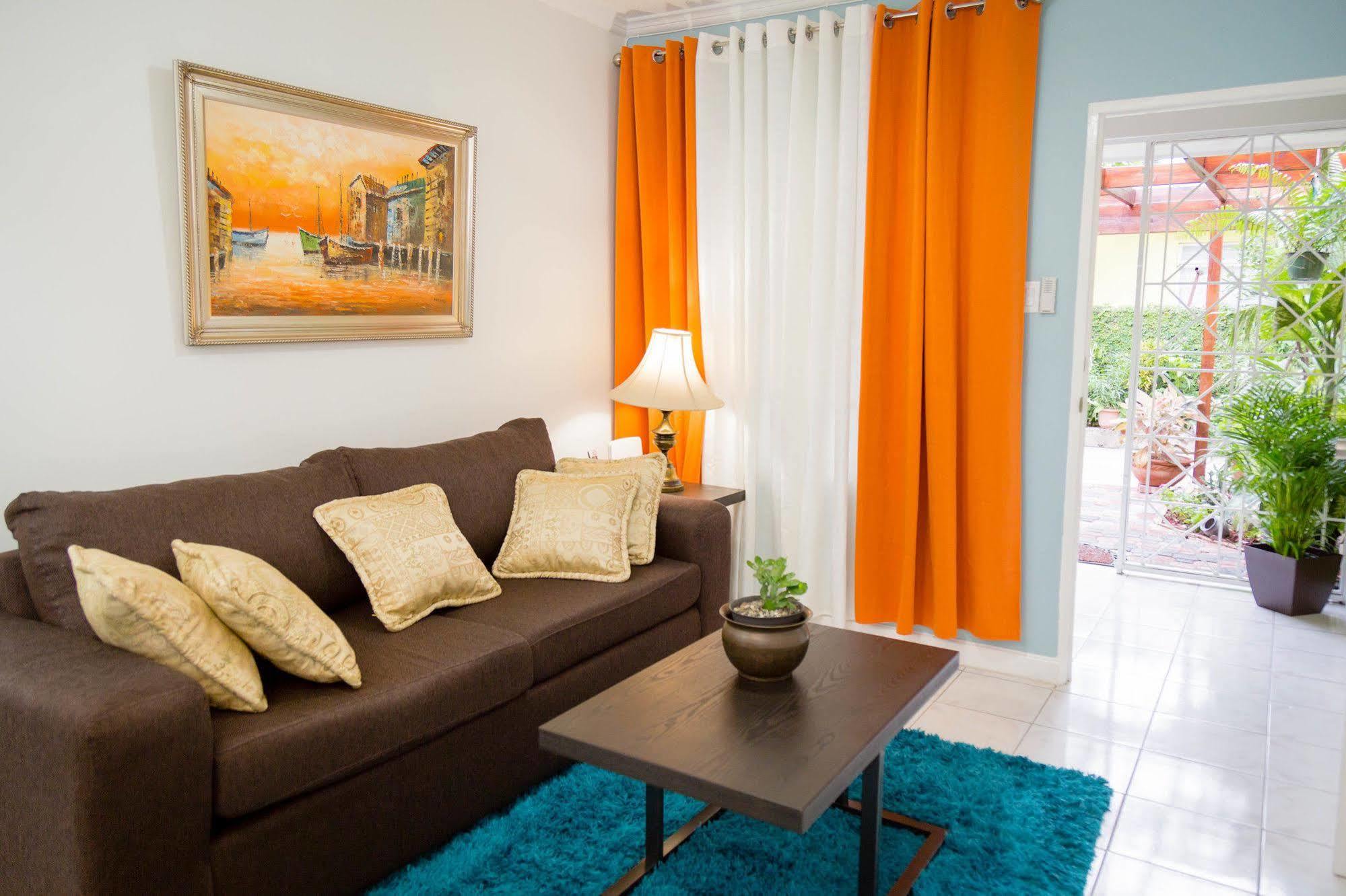 Centrally Located Guest Apartments Kingston Exterior foto