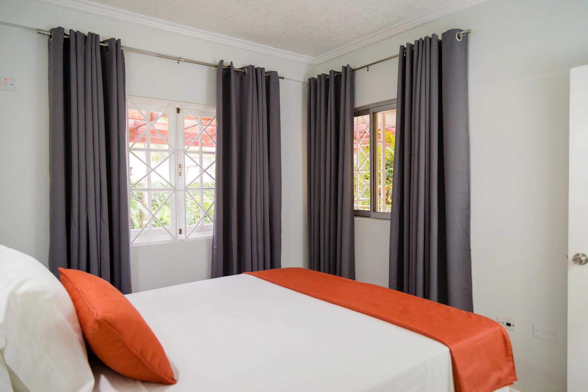 Centrally Located Guest Apartments Kingston Exterior foto